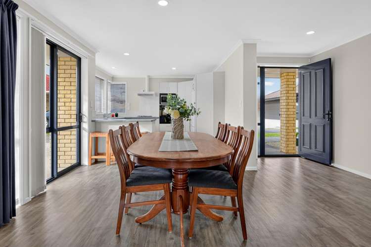 7 Kingroyal Lane Hamilton East_8