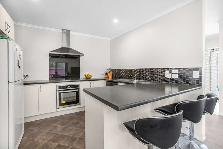 8 Sun Valley Way Wainuiomata_6