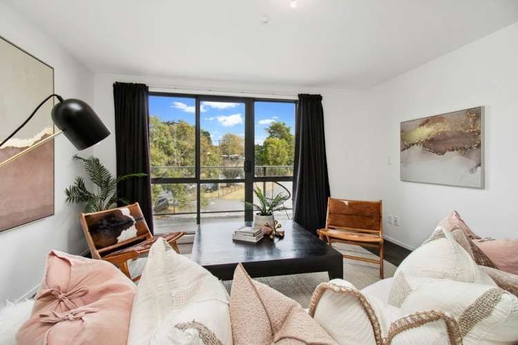 13, 68 Mountain Road Mt Wellington_8