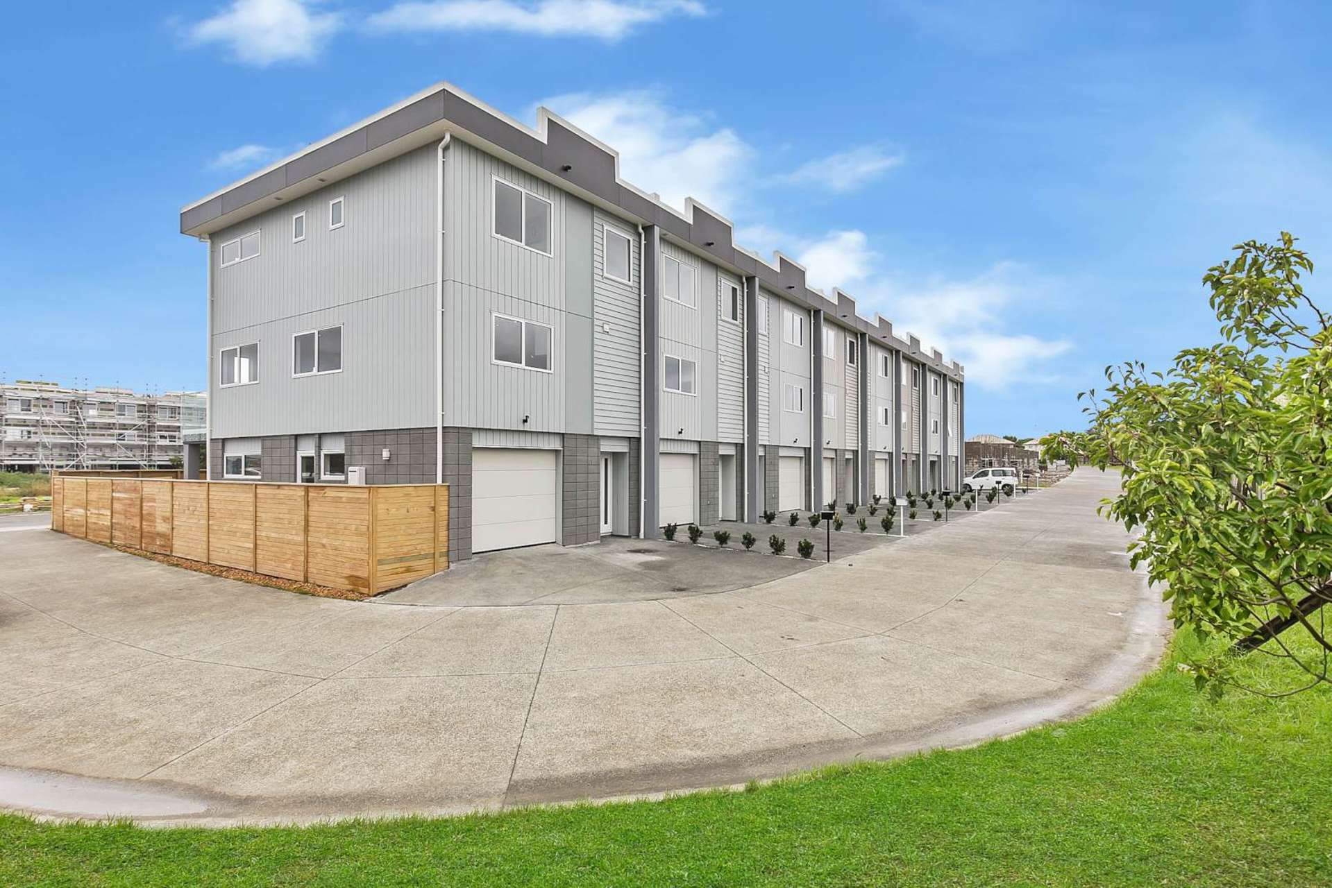 83 Bordeaux Parade Te Atatu South_0