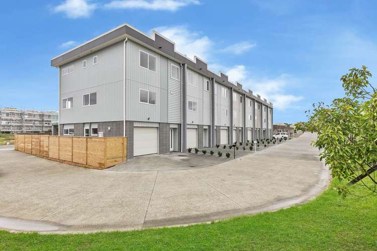 83 Bordeaux Parade Te Atatu South_0