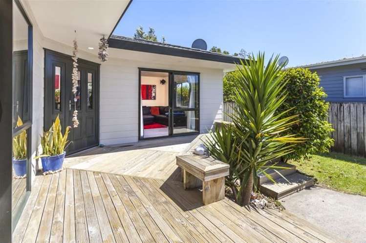 207b The Square Whangamata_14