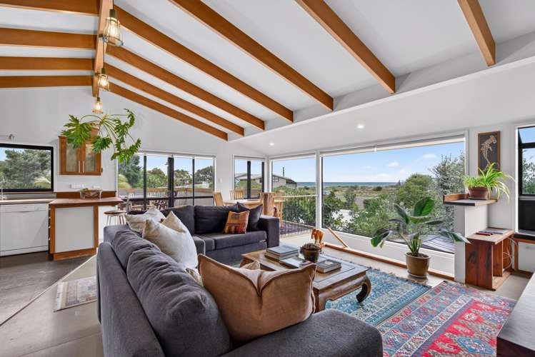 2 Quentin Place, Mahanga Mahia Peninsula_1