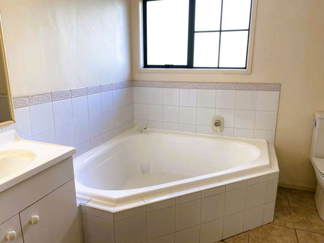 70 Gosford Drive Botany Downs_3