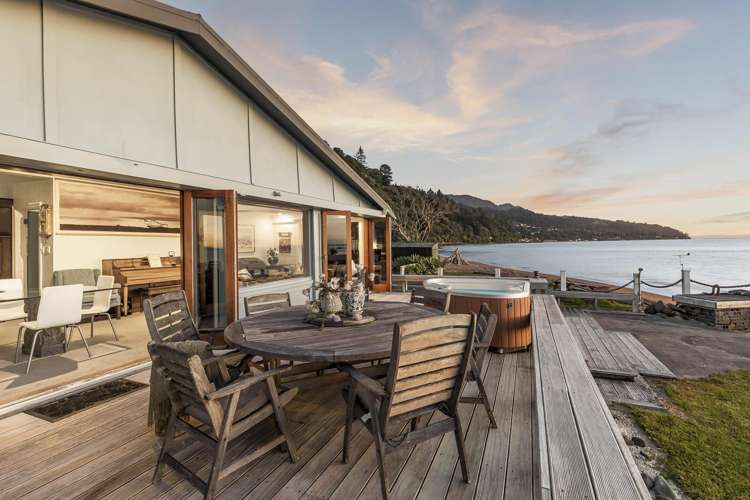 417 Thames Coast  Road SH25 Te Puru_26