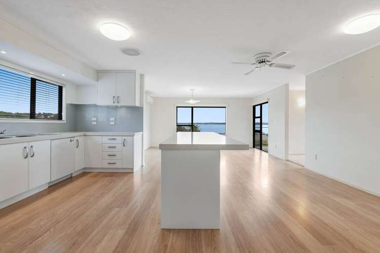 10 Fishermans Cove Army Bay_12