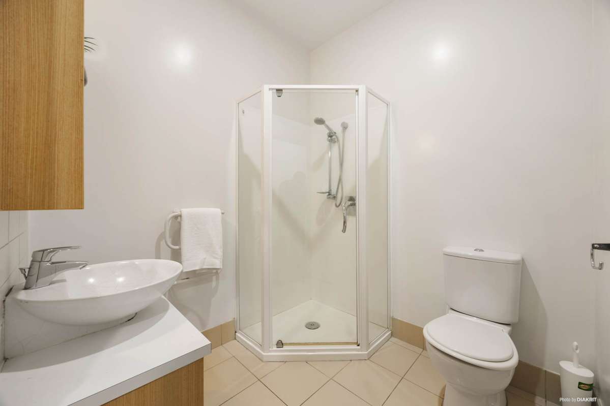 210/85 Beach Road_4