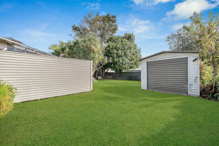 65 Beach Road Pahurehure_20