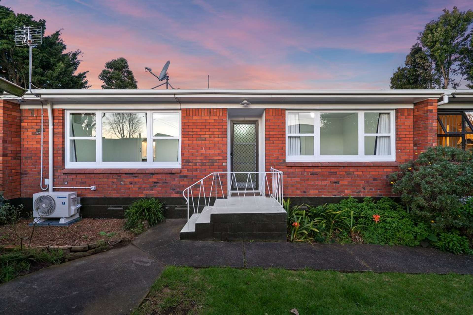 2/10 Mahon Place Papatoetoe_0