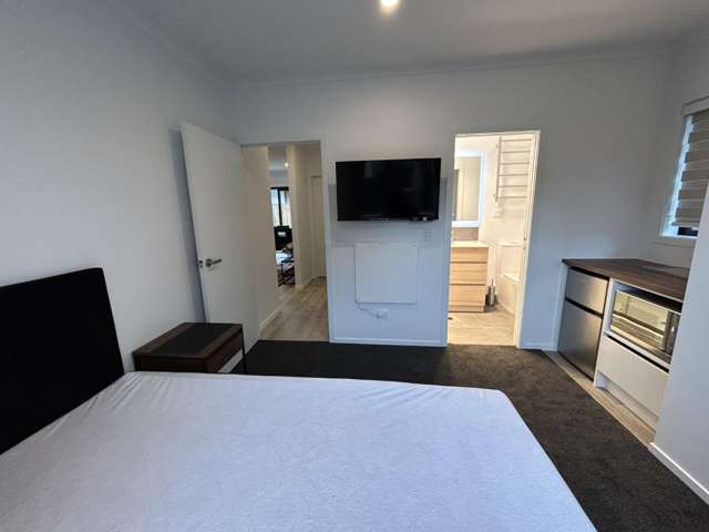 2E/23 Hibiscus Avenue Hamilton Lake_1