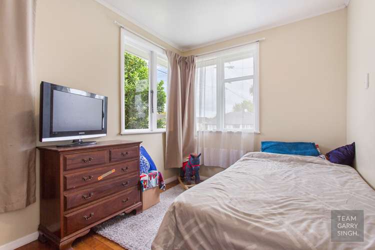 16 Clarkson Crescent Otara_6