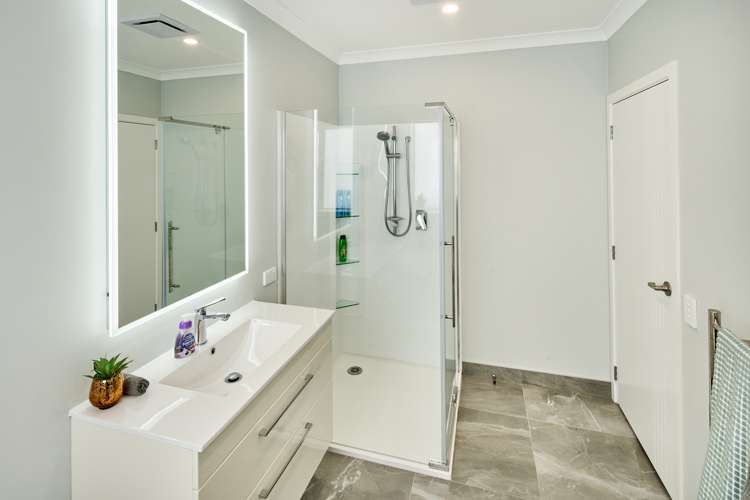 107 Queen Charlotte Drive Aotea_18