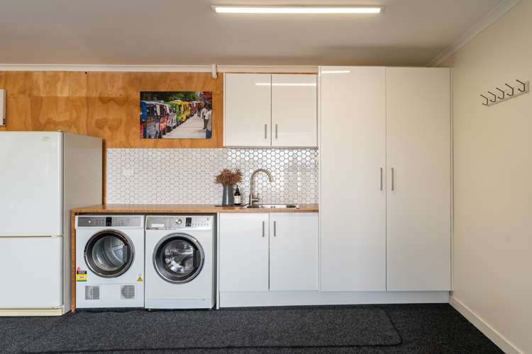 8 Hillview Crescent Paparangi_18