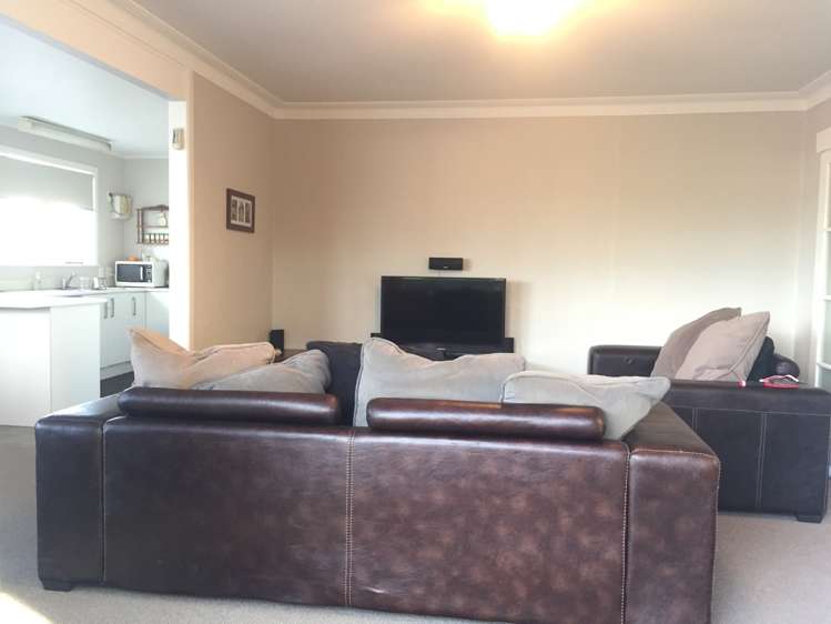 15 Ozich Avenue Te Atatu South_9