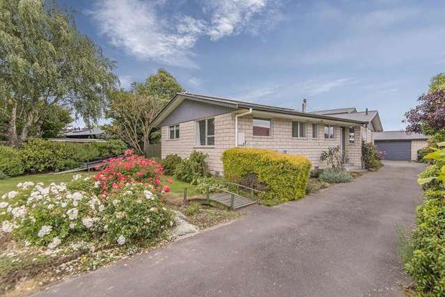 DARFIELD  FAMILY HOME, FOUR BEDROOMS, DOUBLE GARAGE