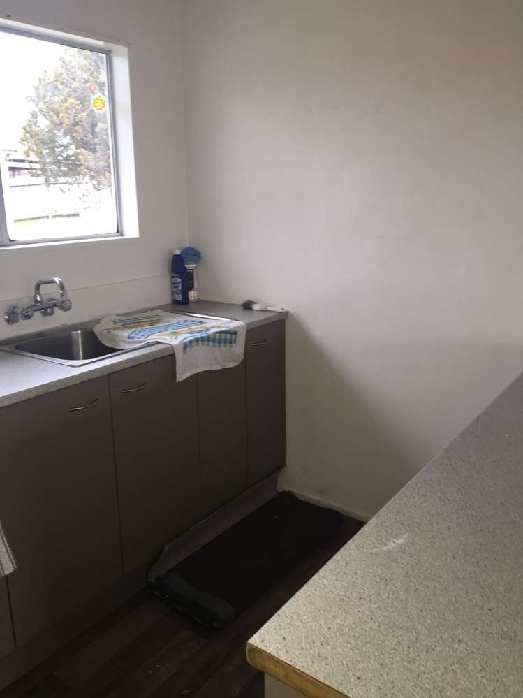 1/11 Frobisher Way Clendon Park_6