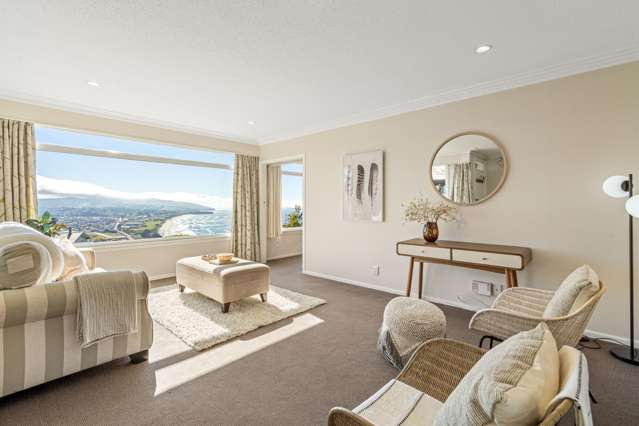 St Clair with Great Views and Large Section.