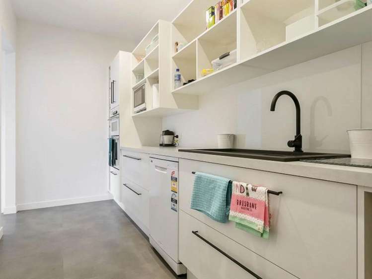 5 Alan Livingston Drive 11373_4