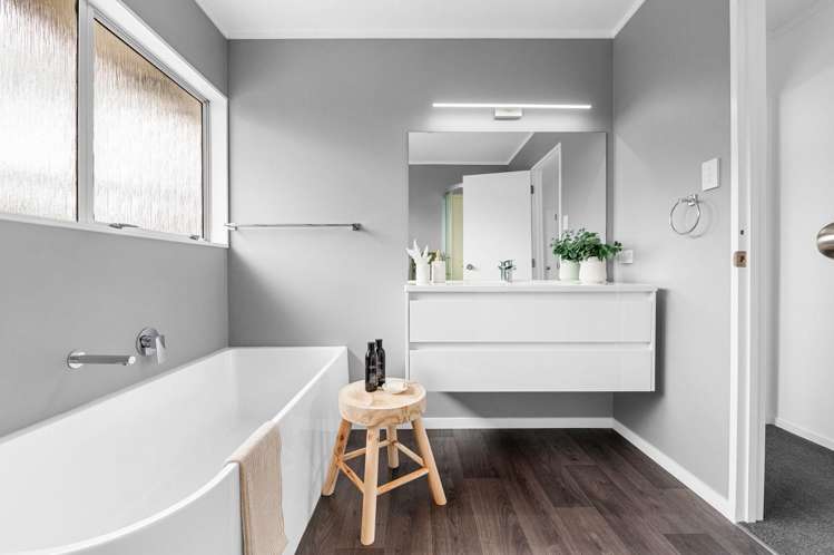 8b Huia Avenue Forest Lake_8