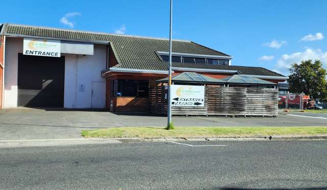 For sale or lease - Great Location