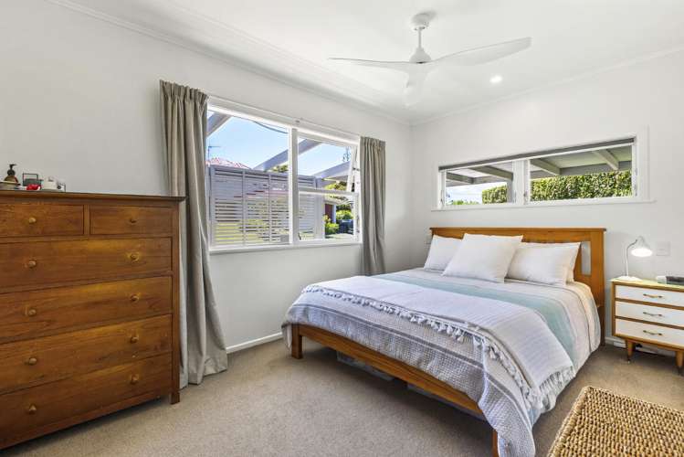 1/10 Philip Place Hillcrest_15