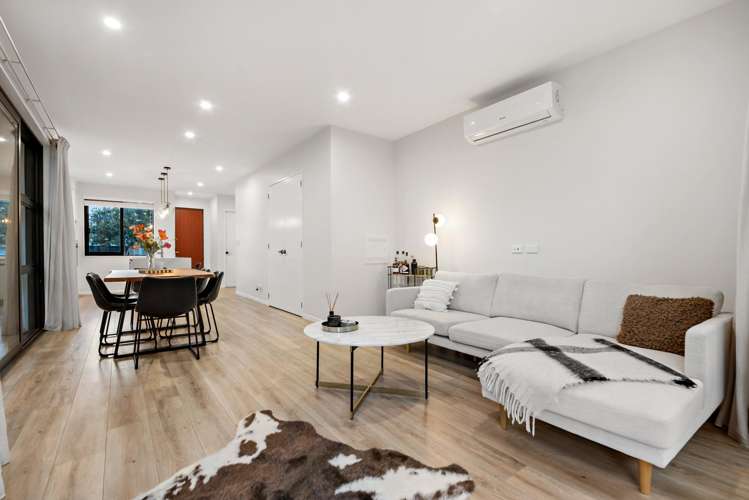 44 Glidepath Road Hobsonville_11