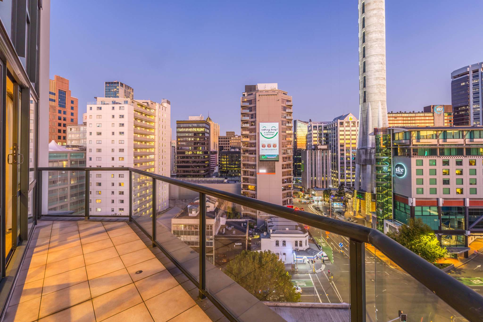 Yours for $100K? Four-bedroom Auckland penthouse with Sky Tower view selling at ‘extreme discount’