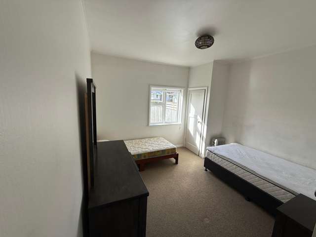 79 Hall Crescent Epuni_4