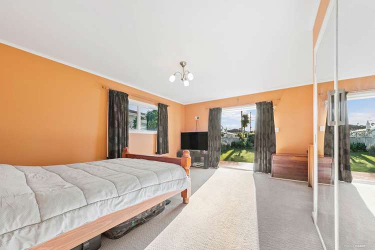 24 Golf Road New Lynn_10
