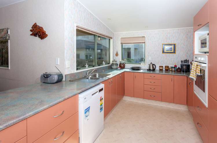 127 Patuwai Drive Whangamata_24