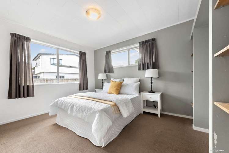 21 Helleur Road Massey_8