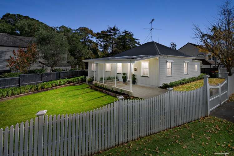 107 Beach Road Mellons Bay_20