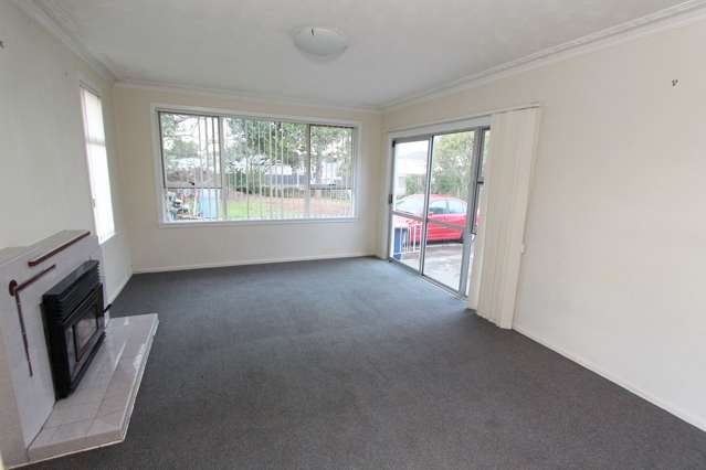 4BR Ranui Retreat - Aircon, new toilet, new carpet