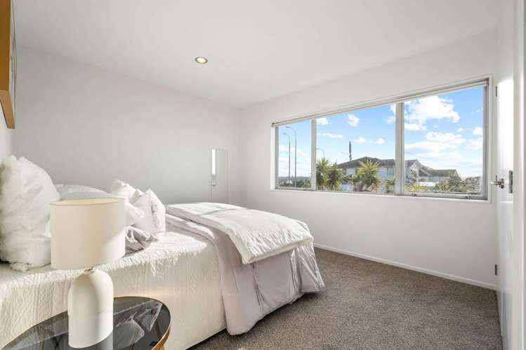 98 Medallion Drive Oteha_21