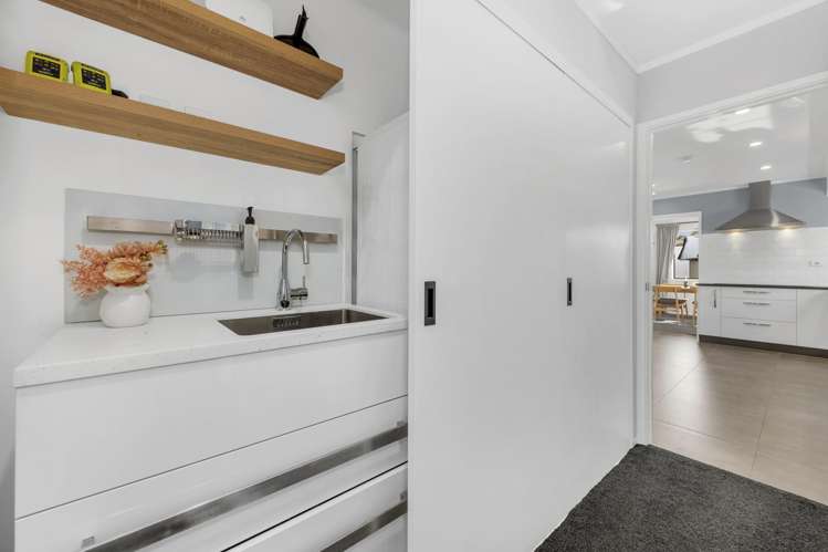 2/10 Pinewood Grove Botany Downs_11