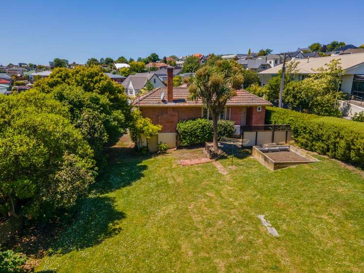 1 & 2/28 Nile Street Highfield_12