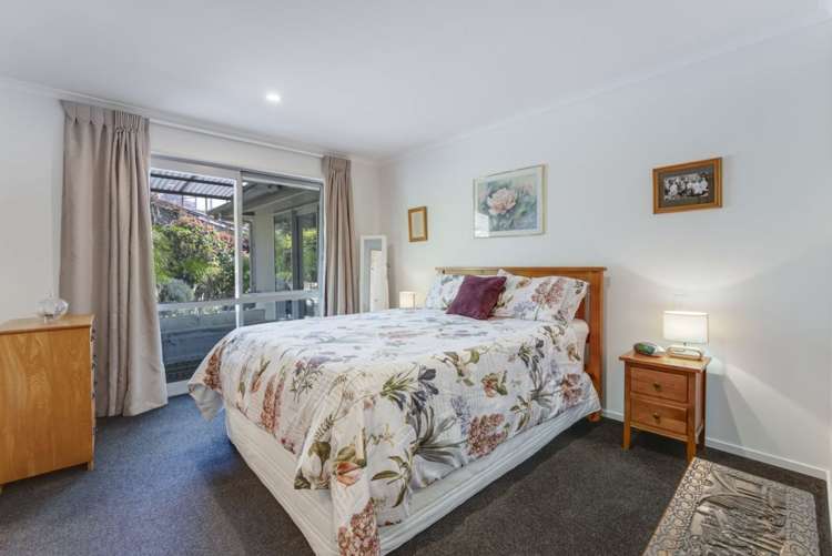 77 Washbourn Drive Richmond_9