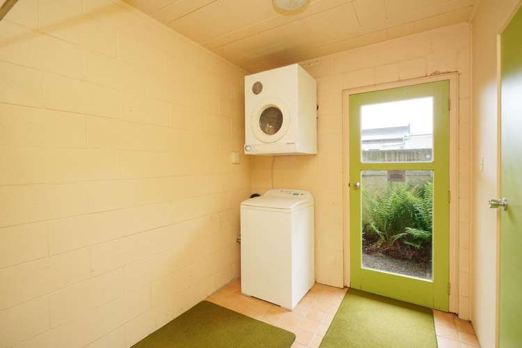 249 Queens Drive Windsor_16