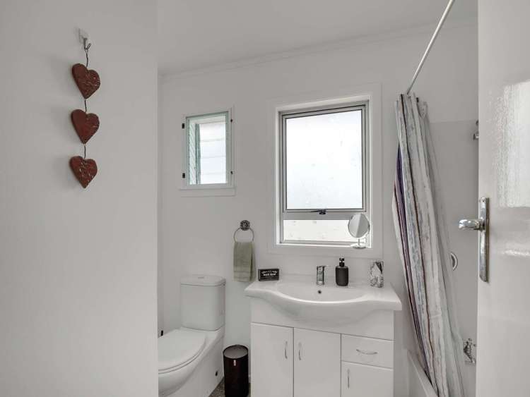 59 Tiroroa Ave Te Atatu South_16