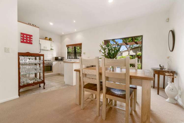 2/8 Tuscany Way Te Atatu Peninsula_5