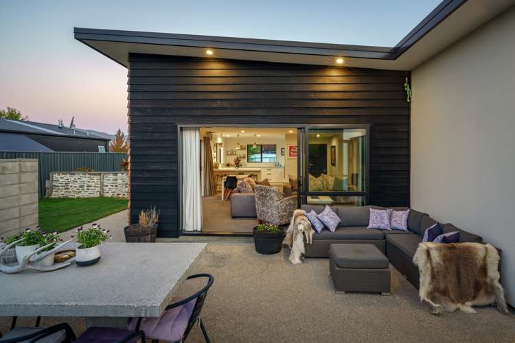 16 Finch Street Albert Town_12