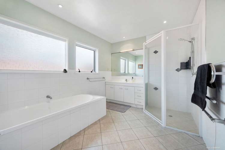 496 Beach Road Murrays Bay_12