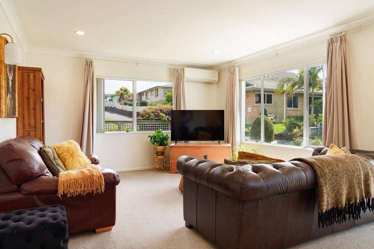 8 Racecourse Way_3