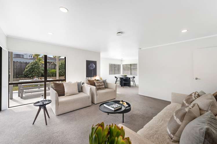 7 Pinewood Grove Botany Downs_4