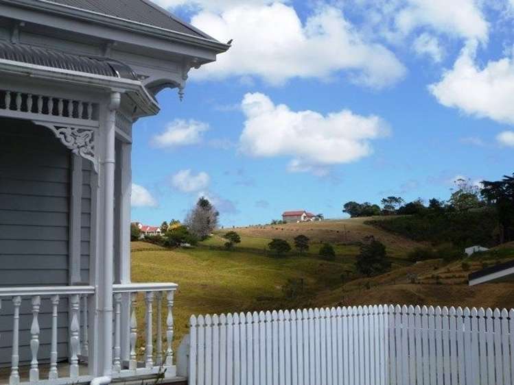 305 Birdwood Road Massey_11