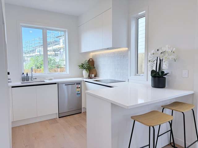 4b Towra Place Botany Downs_1