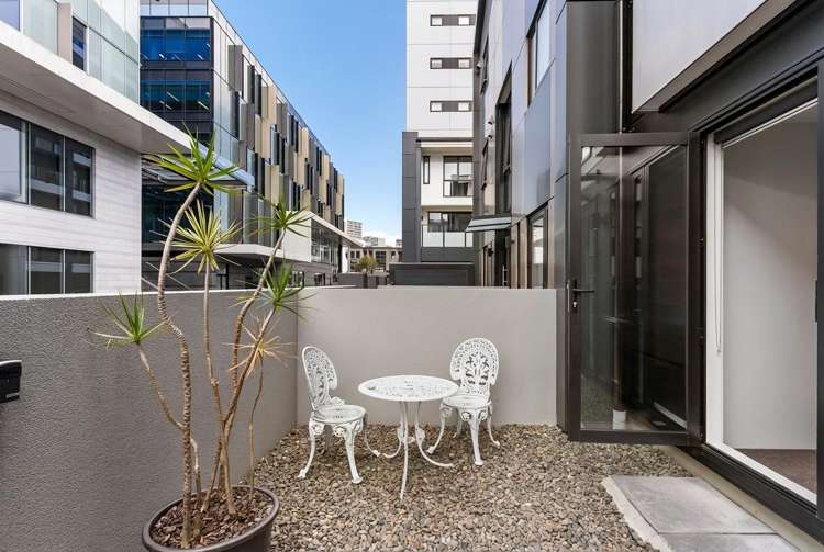 Suite 22/8 Dock Street City Centre_15