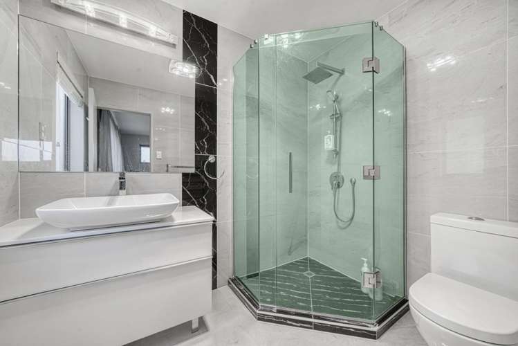 8 Moville Drive Flat Bush_13