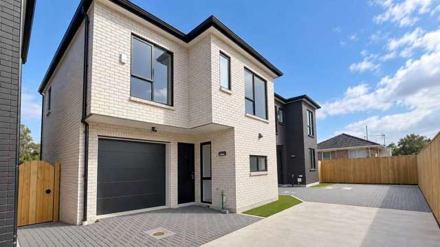 Brand New 4-Bedroom Home in Prime Pakuranga Lo...
