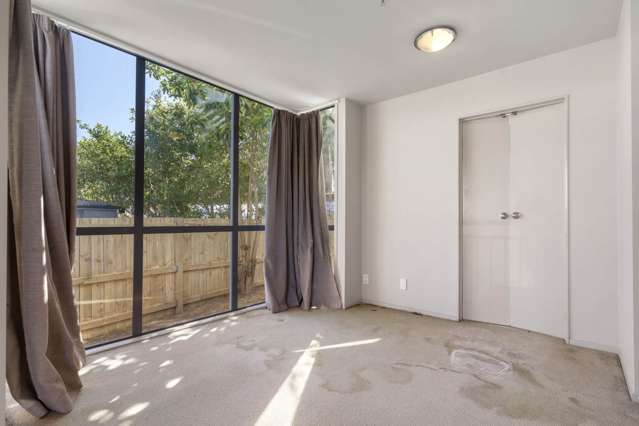 Ga/8 Crown Lynn Place New Lynn_3